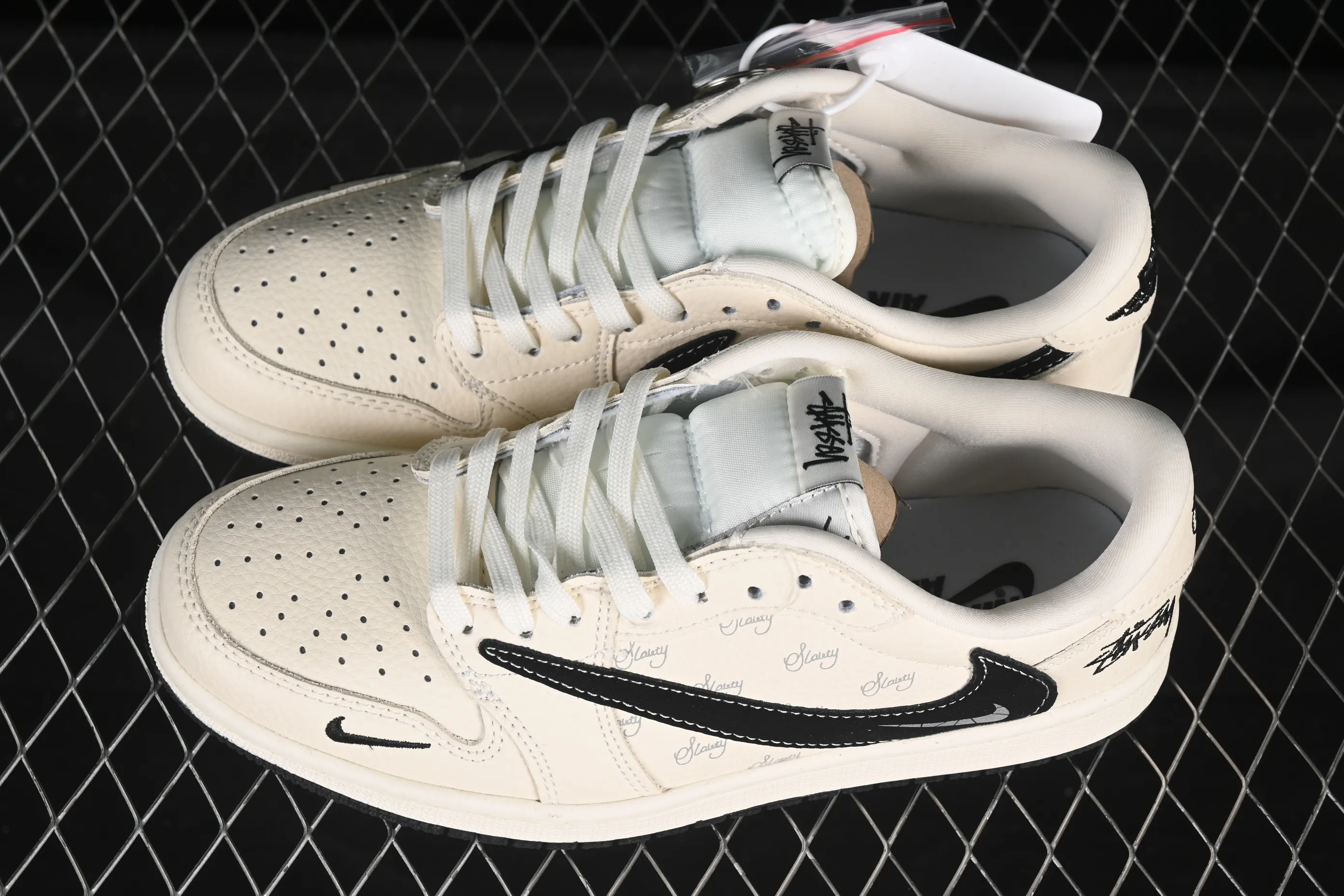 All categories Air Jordan Jordan series basketball shoes Air Jordan 1 Low High-end customized low-top sneakers Travis Scott x Fragment Design x Air Jordan 1 Low OG SP AJ1 Stussy co-branded beige small barb low-top cultural casual sneakers XS2024-043